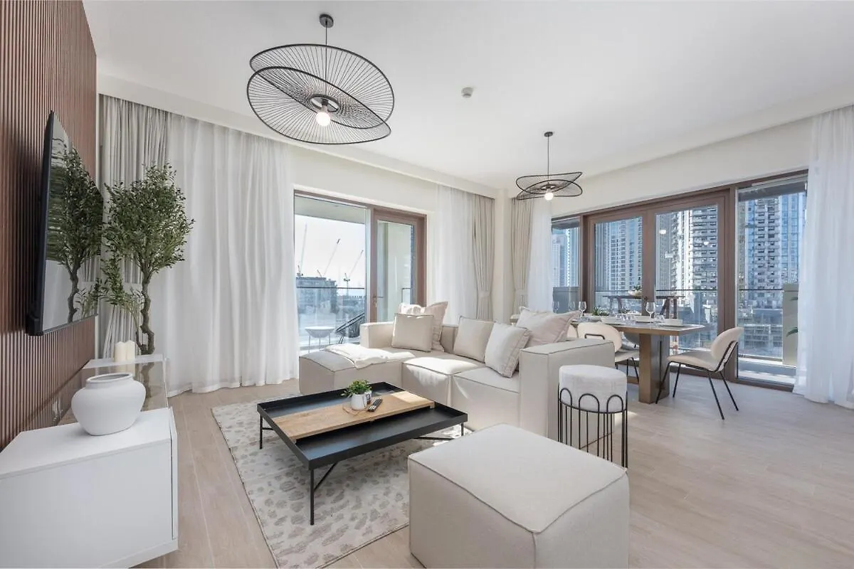 Dazzling 3-Bedrooms Apartment In The Heart Of Dubai Creek Harbour 0*,